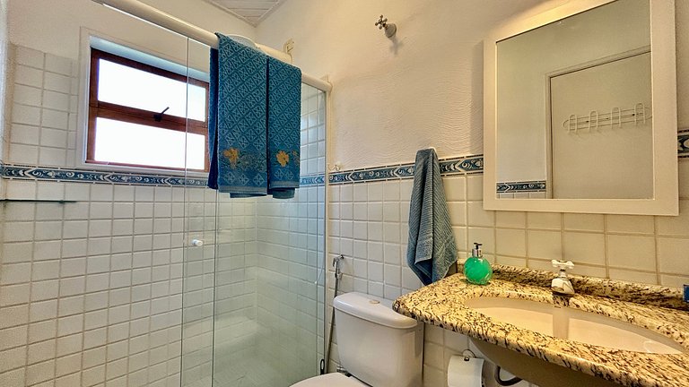 Piscina aquecida, espaço gourmet a 50m da praia