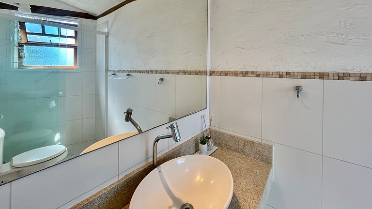 Piscina aquecida, espaço gourmet a 50m da praia