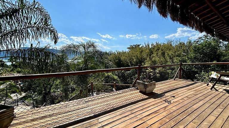 Piscina aquecida, espaço gourmet a 50m da praia