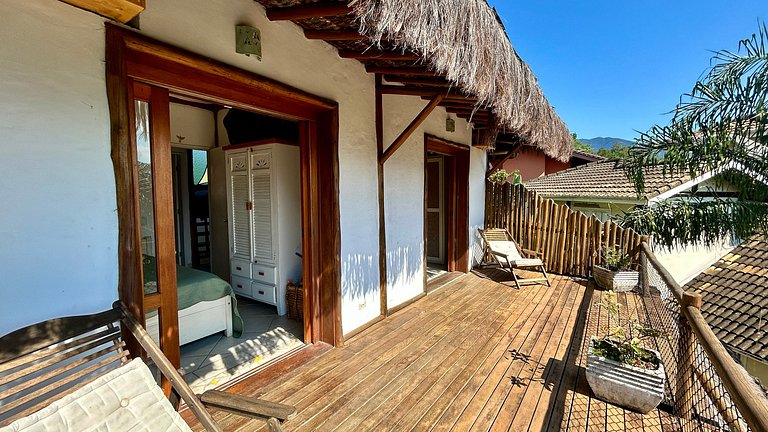 Piscina aquecida, espaço gourmet a 50m da praia