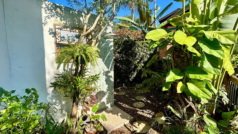 Piscina aquecida, espaço gourmet a 50m da praia