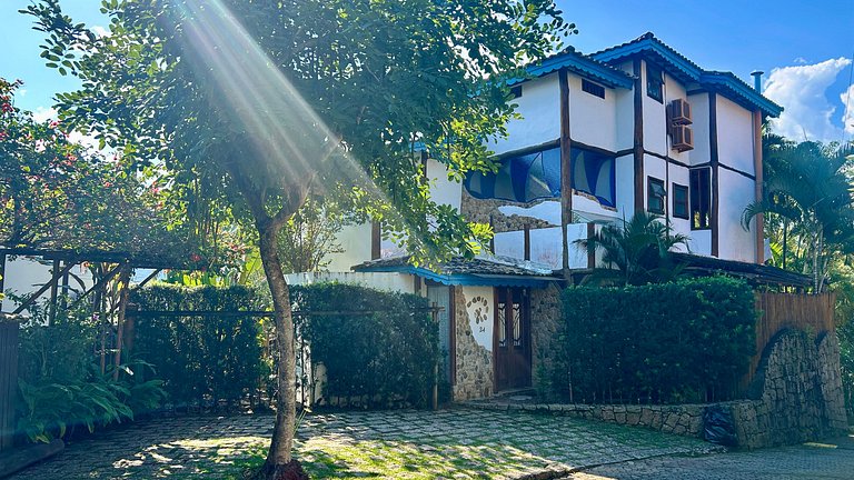 Piscina aquecida, espaço gourmet a 50m da praia