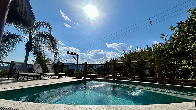 Piscina aquecida, espaço gourmet a 50m da praia