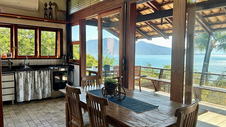 Casa aconchegante, vista espetacular para o mar