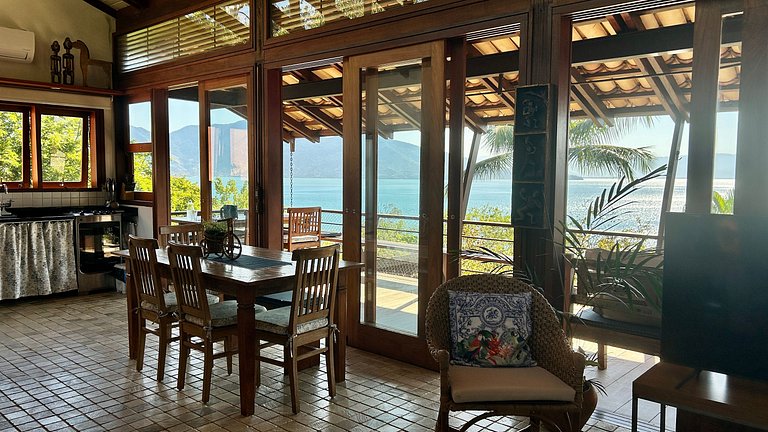 Casa aconchegante, vista espetacular para o mar