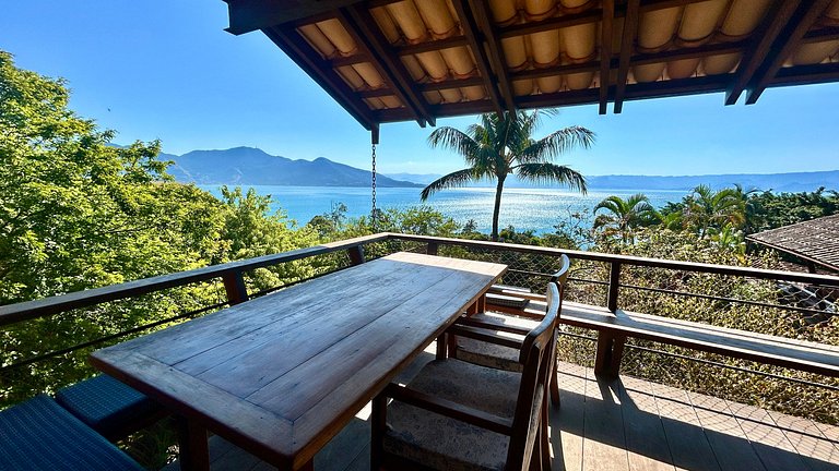 Casa aconchegante, vista espetacular para o mar