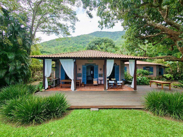Casa à beira-mar ao Norte de Ilhabela