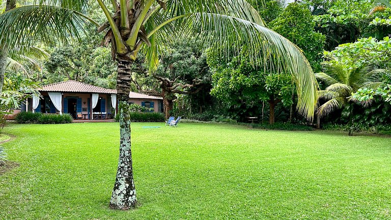 Casa à beira-mar ao Norte de Ilhabela