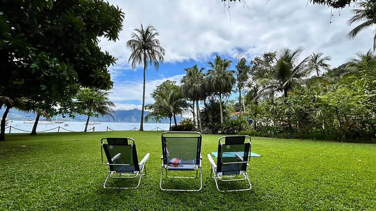 Casa à beira-mar ao Norte de Ilhabela