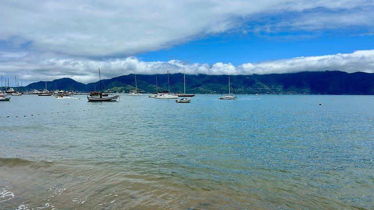 Casa à beira-mar ao Norte de Ilhabela