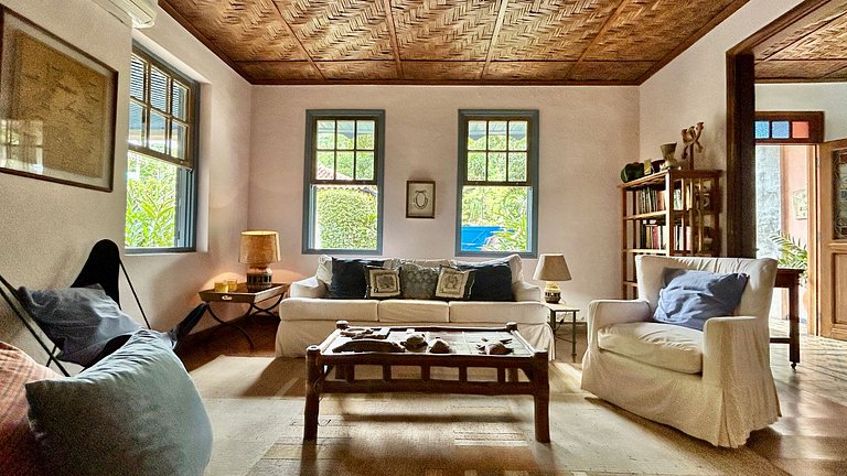 Casa à beira-mar ao Norte de Ilhabela