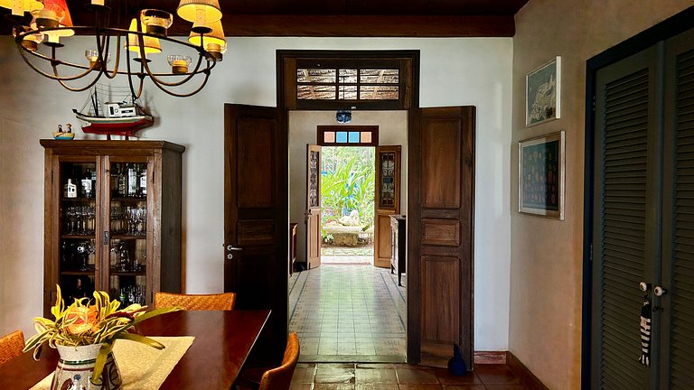 Casa à beira-mar ao Norte de Ilhabela