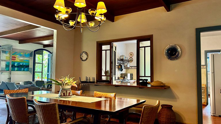 Casa à beira-mar ao Norte de Ilhabela