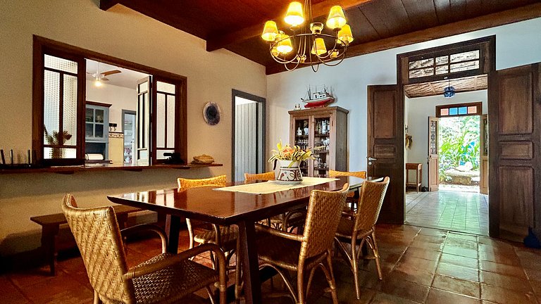 Casa à beira-mar ao Norte de Ilhabela