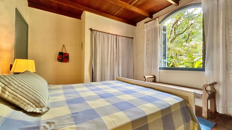 Casa à beira-mar ao Norte de Ilhabela