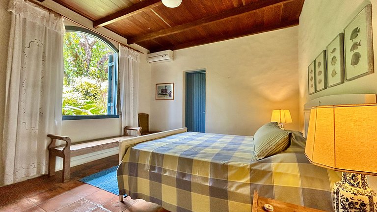 Casa à beira-mar ao Norte de Ilhabela