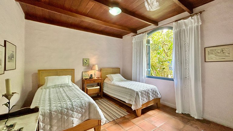 Casa à beira-mar ao Norte de Ilhabela