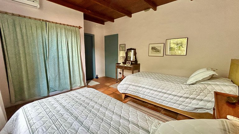 Casa à beira-mar ao Norte de Ilhabela