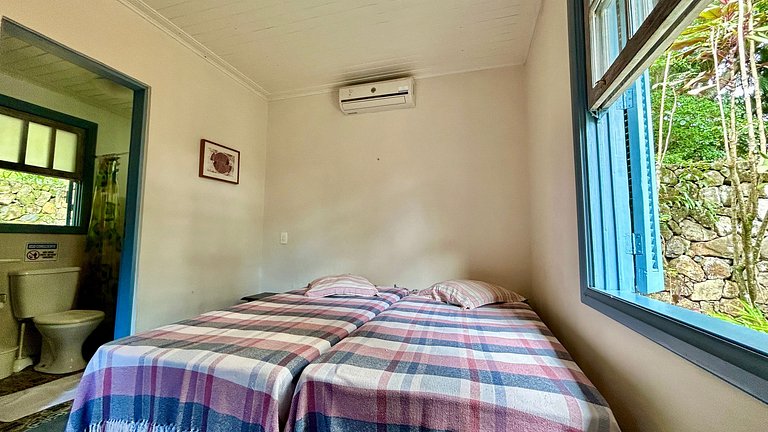 Casa à beira-mar ao Norte de Ilhabela