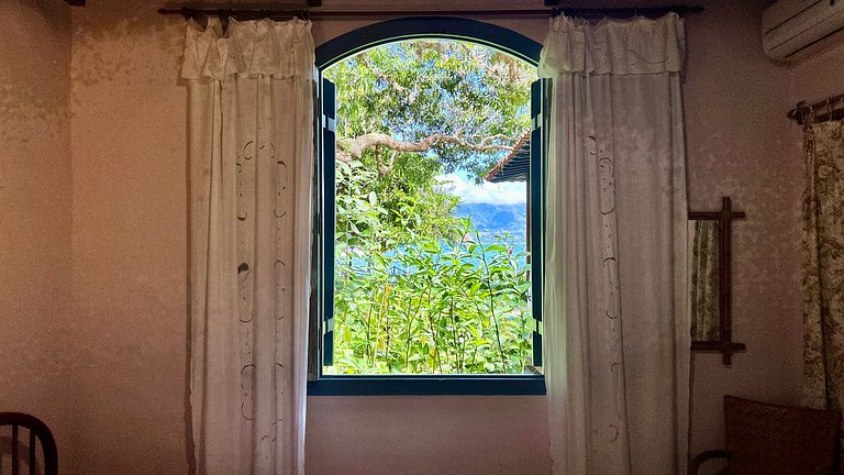 Casa à beira-mar ao Norte de Ilhabela