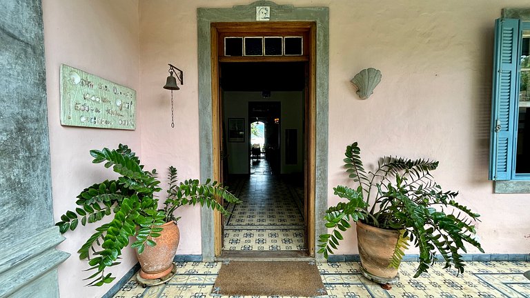 Casa à beira-mar ao Norte de Ilhabela