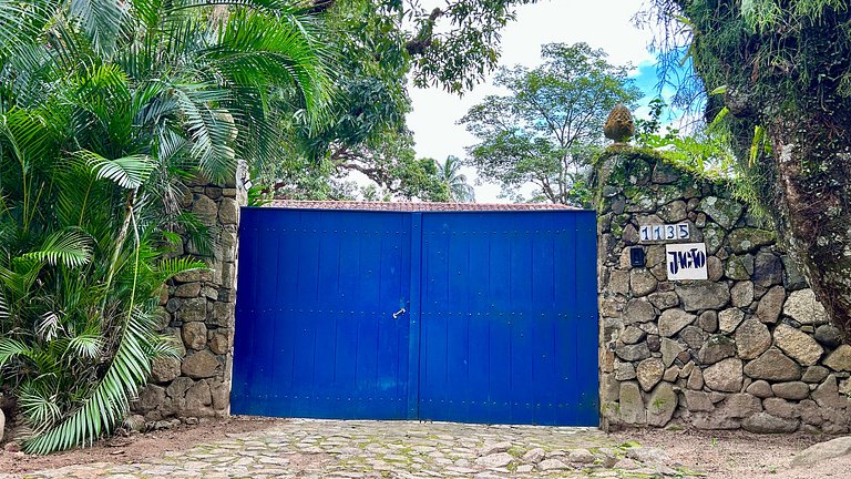 Casa à beira-mar ao Norte de Ilhabela
