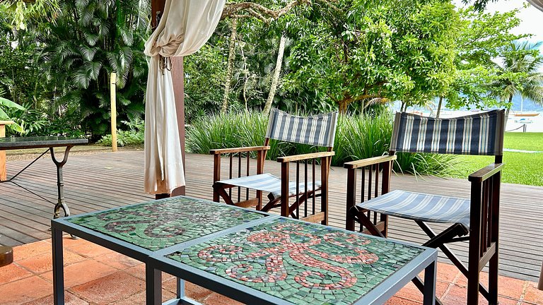 Casa à beira-mar ao Norte de Ilhabela